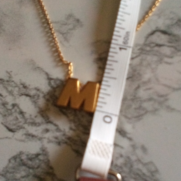 🦋Vintage Crown Trifari Gold Tone Initial Letter M Necklace - Picture 8 of 9